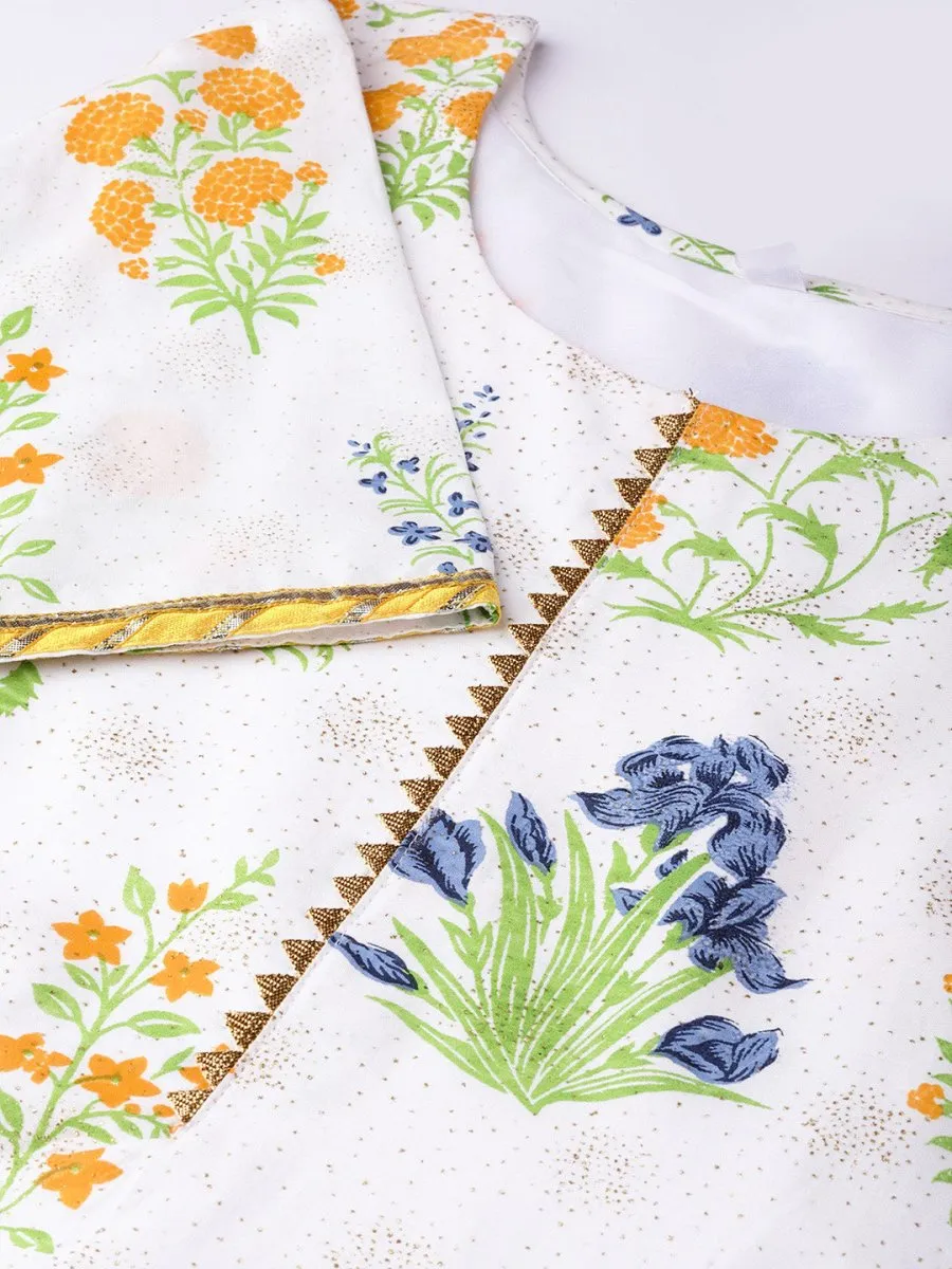 Ahalyaa Women Off white Printed Beautiful Kurta Set